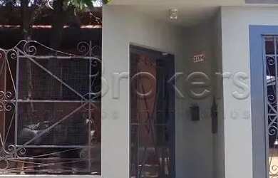 Imagem: A casa possui 3 Dormitórios, 3 Banheiros, 2 Vagas na garagem