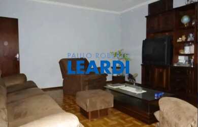 Imagem: A casa possui 3 Dormitórios, 3 Banheiros, 5 Vagas na garagem