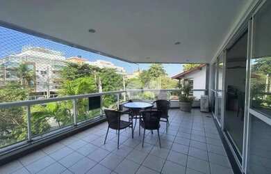 Imagem: O apartamento possui 4 Dormitórios, 4 Banheiros, 2 Vagas na