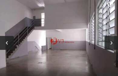 Imagem: O depósito possui 5 Vagas na garagem e 868m² de Área e está