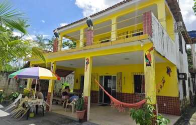 Imagem: A casa possui 4 Dormitórios, 4 Banheiros, 5 Vagas na garagem