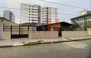 Imagem: A casa possui 3 Dormitórios, 3 Banheiros, 5 Vagas na garagem