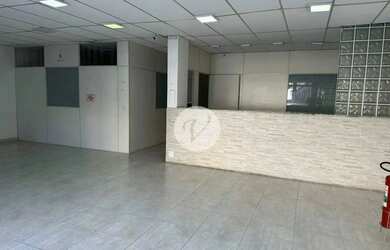 Imagem: O depósito possui 5 Vagas na garagem, 1.210m² de Área e