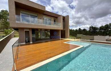 Imagem: A casa em condomínio possui 4 Dormitórios, 5 Banheiros, 4