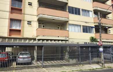 Imagem: O apartamento possui 3 Dormitórios, 1 Banheiro, 1 Vaga na garagem