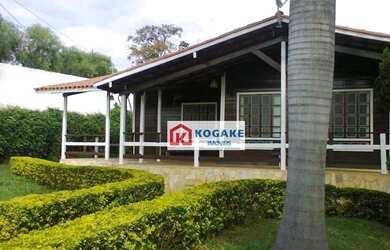 Imagem: A casa possui 3 Dormitórios, 3 Banheiros, 5 Vagas na garagem