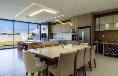 Imagem: A casa em condomínio possui 5 Dormitórios, 5 Banheiros, 2