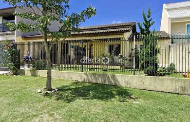 Imagem: A casa possui 2 Dormitórios, 2 Banheiros, 2 Vagas na garagem