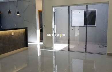 Imagem: A casa possui 3 Dormitórios, 3 Banheiros, 2 Vagas na garagem