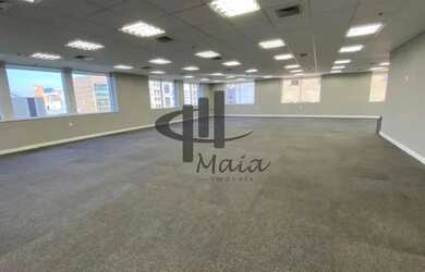 Imagem: O depósito possui 5 Vagas na garagem, 503m² de Área e está