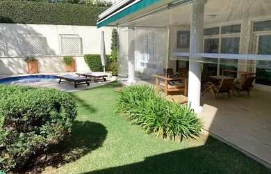 Imagem: A casa em condomínio possui 5 Dormitórios, 5 Banheiros, 5