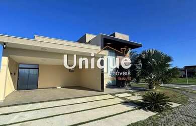 Imagem: A casa possui 3 Dormitórios, 4 Banheiros, 2 Vagas na garagem