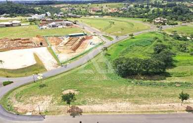 Imagem: O terreno possui 3.040m² de Área e está localizado em Loteamento