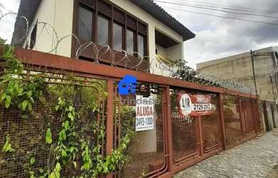 Imagem: A casa possui 5 Dormitórios, 5 Banheiros, 5 Vagas na garagem