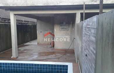 Imagem: A casa possui 2 Dormitórios, 2 Banheiros, 2 Vagas na garagem