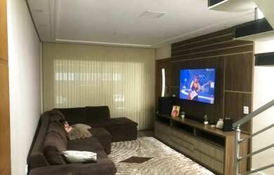 Imagem: A casa possui 3 Dormitórios, 2 Banheiros, 2 Vagas na garagem