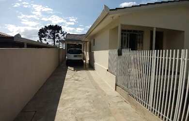 Imagem: A casa possui 5 Dormitórios, 3 Banheiros, 5 Vagas na garagem