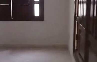 Imagem: A casa possui 3 Dormitórios, 2 Banheiros e está localizado