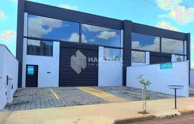 Imagem: O depósito possui 2 Vagas na garagem, 335m² de Área e Imóvel