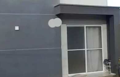 Imagem: A casa à venda possui 2 Dormitórios, 1 Banheiro, 1 Vaga na