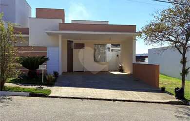 Imagem: A casa em condomínio possui 3 Dormitórios, 3 Banheiros, 4