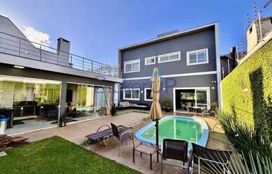 Imagem: A casa possui 3 Dormitórios, 5 Banheiros, 5 Vagas na garagem