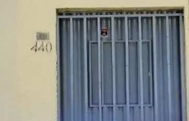 Imagem: A casa possui 2 Dormitórios, 1 Banheiro, 98m² de Área, Imóvel