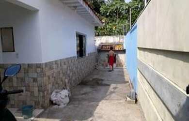 Imagem: A casa possui 2 Dormitórios, 2 Banheiros, 3 Vagas na garagem