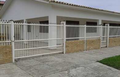 Imagem: A casa para alugar possui 3 Dormitórios, 1 Banheiro, 3 Vagas