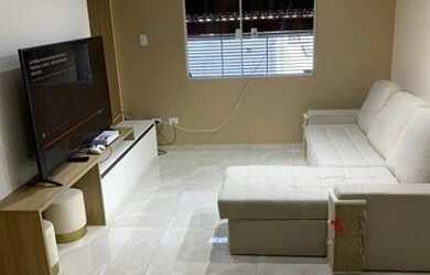 Imagem: A casa possui 3 Dormitórios, 4 Banheiros, 2 Vagas na garagem