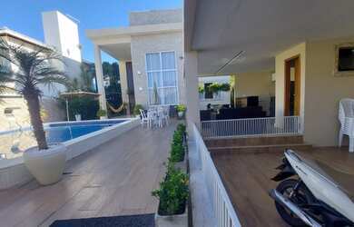 Imagem: A casa em condomínio possui 5 Dormitórios, 5 Banheiros, 2