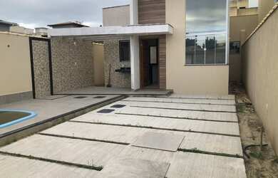 Imagem: A casa possui 3 Dormitórios, 3 Banheiros, 2 Vagas na garagem