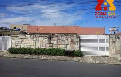 Imagem: A casa possui 3 Dormitórios, 5 Banheiros, 5 Vagas na garagem