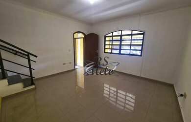 Imagem: A casa possui 2 Dormitórios, 2 Banheiros, 2 Vagas na garagem