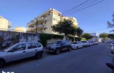 Imagem: A casa possui 3 Dormitórios, 2 Banheiros, 5 Vagas na garagem