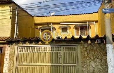 Imagem: A casa possui 2 Dormitórios, 1 Banheiro, 2 Vagas na garagem