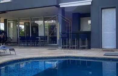 Imagem: A casa possui 4 Dormitórios, 5 Banheiros, 4 Vagas na garagem