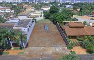 Imagem: O terreno possui 800m² de Área e está localizado em Jardim