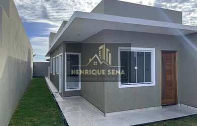 Imagem: A casa possui 3 Dormitórios, 1 Banheiro, 2 Vagas na garagem