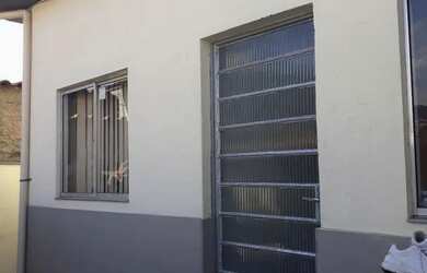 Imagem: A casa possui 1 Dormitório, 1 Banheiro, 42m² de Área e está