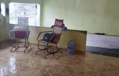 Imagem: A casa possui 4 Dormitórios, 2 Banheiros, 2 Vagas na garagem