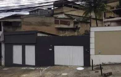 Imagem: A casa possui 4 Dormitórios, 2 Banheiros, 1 Vaga na garagem