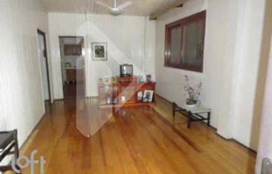 Imagem: A casa possui 3 Dormitórios, 1 Banheiro, 302m² de Área e