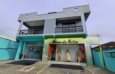 Imagem: O apartamento possui 3 Dormitórios, 1 Banheiro, 1 Vaga na garagem