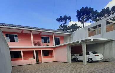 Imagem: A casa possui 3 Dormitórios, 2 Banheiros e 2 Vagas na garagem