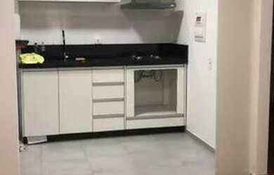 Imagem: O apartamento possui 2 Dormitórios, 1 Banheiro, 1 Vaga na garagem