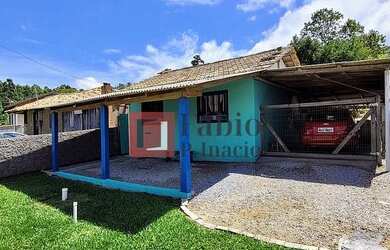 Imagem: A casa possui 2 Dormitórios, 1 Banheiro, 2 Vagas na garagem