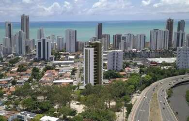 Imagem: O apartamento possui 4 Dormitórios, 1 Banheiro, 2 Vagas na