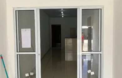 Imagem: A casa possui 2 Dormitórios, 1 Banheiro e 1 Vaga na garagem