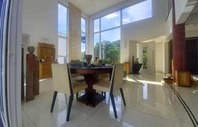 Imagem 13: Casa com Arquitetura Moderna toda Envidraçada em local alto com linda vista!